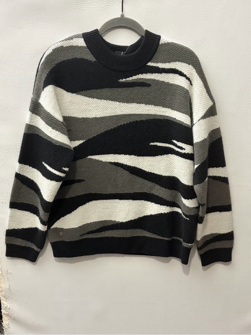 Roxy Zebra Crewneck Sweater in Black, Gray Small NWT
